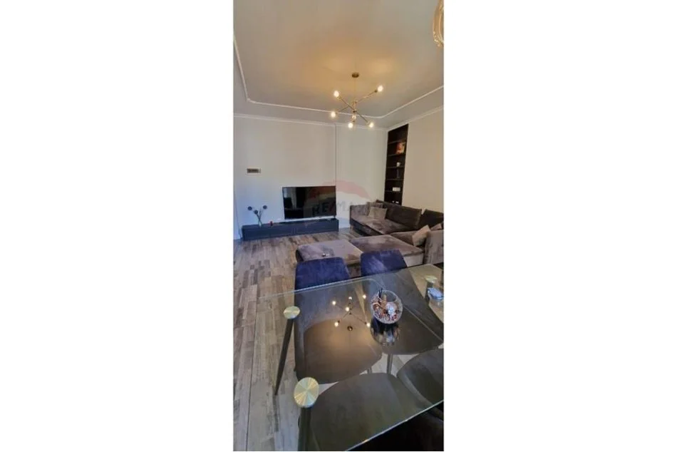 jepet me qera , 100 m² 800 € (APARTAMENT 2+1 ME POST PARKIMI KOPSHTI ZOOLOGJIK)