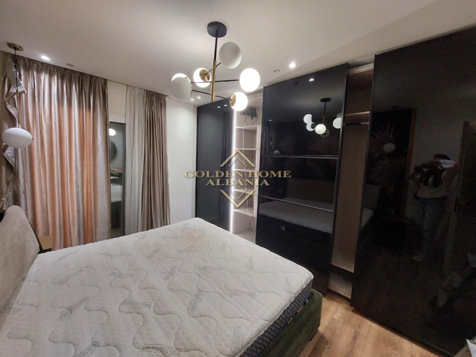 Tirane, jepet me qera apartament 3+1+Ballkon Kati 1, 700 € 