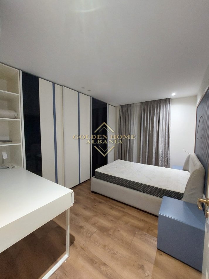 Tirane, jepet me qera apartament 3+1+Ballkon Kati 1, 700 € 
