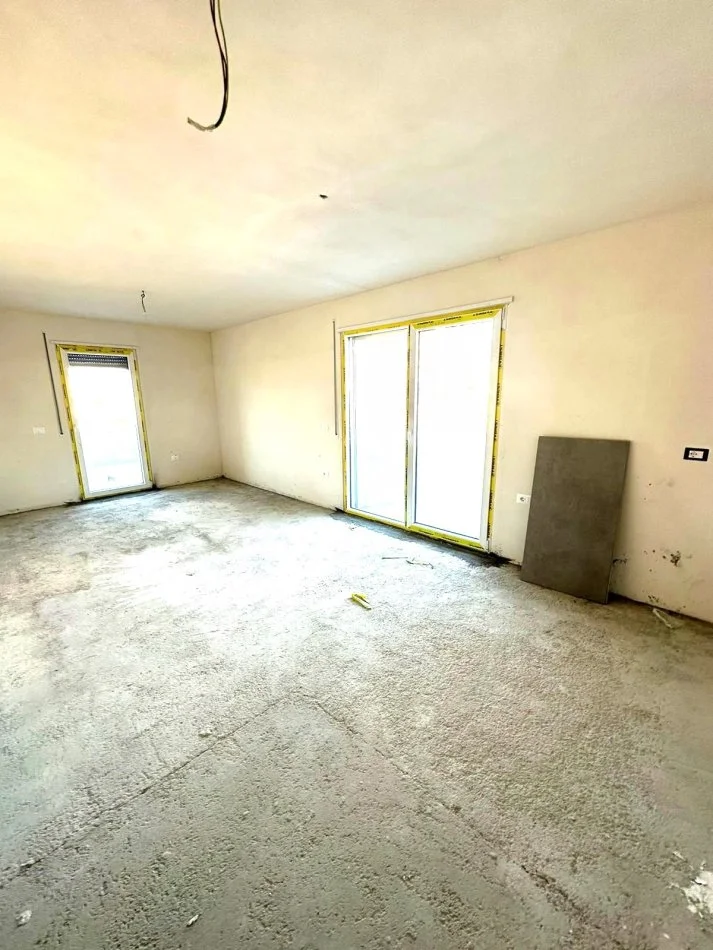 Tirane, shes apartament 2+1+Ballkon , 163 m² 230.000 € (Xhamllik)