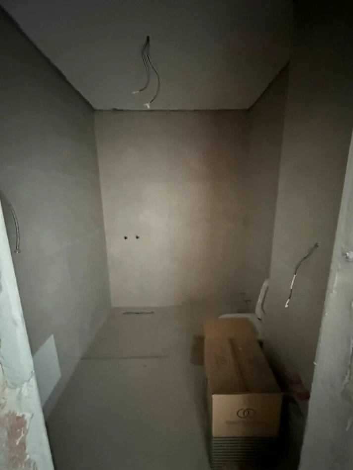 Tirane, shes apartament 2+1+Ballkon , 163 m² 230.000 € (Xhamllik)