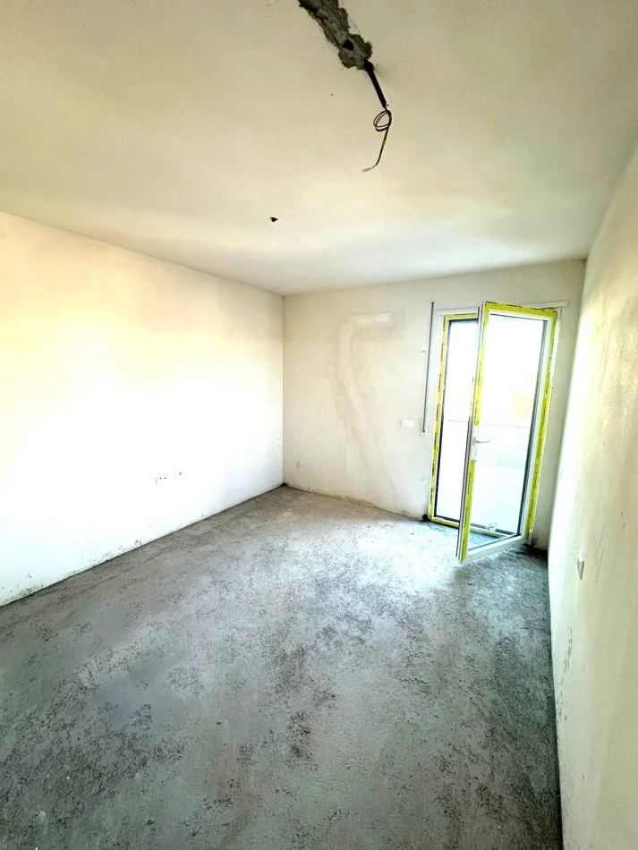 Tirane, shes apartament 2+1+Ballkon , 163 m² 230.000 € (Xhamllik)