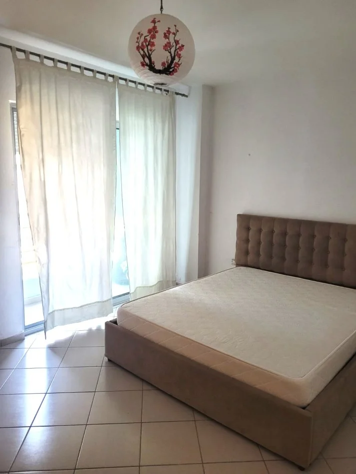 Tirane, shes apartament 1+1+Ballkon , 70 m² 158.500 € (Komuna e Parisit)