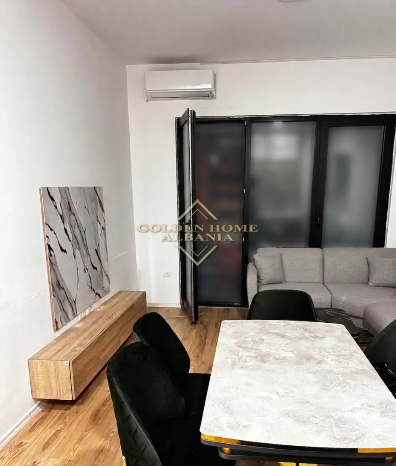 Tirane, jepet me qera 2+1 , 78 m² 700 € 