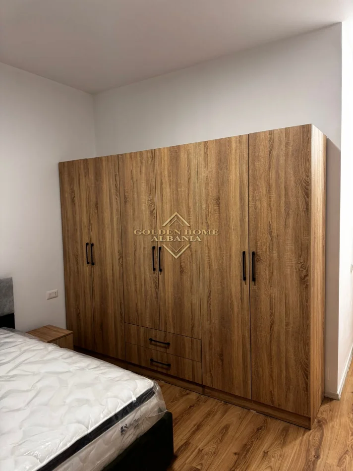 Tirane, jepet me qera 2+1 , 78 m² 700 € 