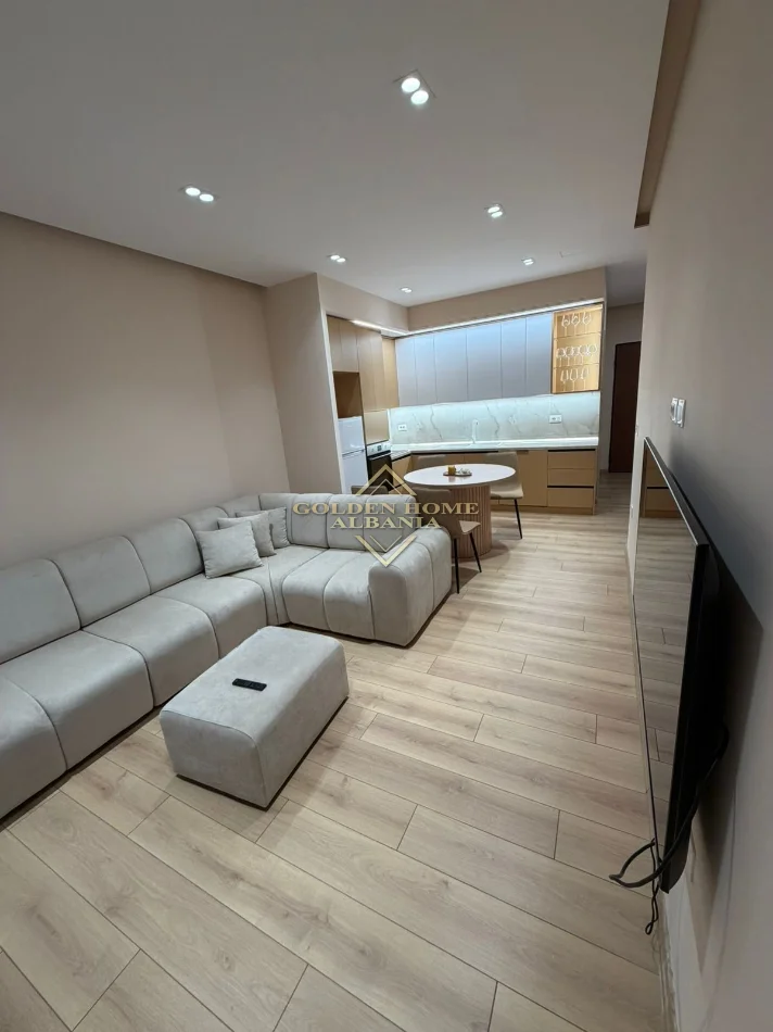 Tirane, jepet me qera 2+1 , 120 m² 1.000 € 