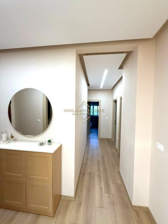 Tirane, jepet me qera 2+1 , 120 m² 1.000 € 