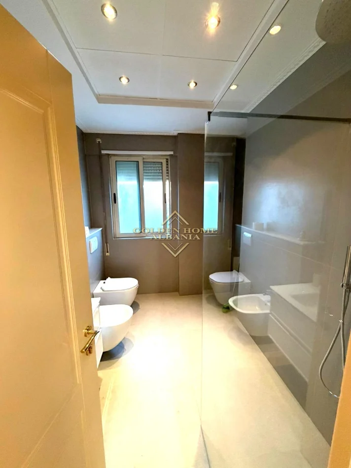 Tirane, jepet me qera 2+1 , 120 m² 1.000 € 
