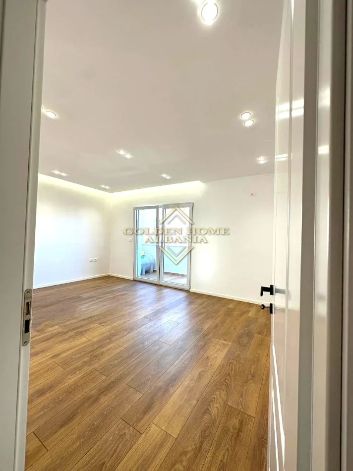 Tirane, shitet apartament , (Bulevardi Zogu i Pare)