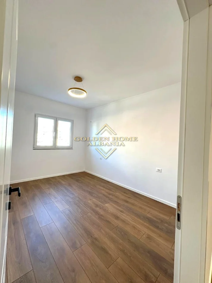 Tirane, shitet apartament , (Bulevardi Zogu i Pare)