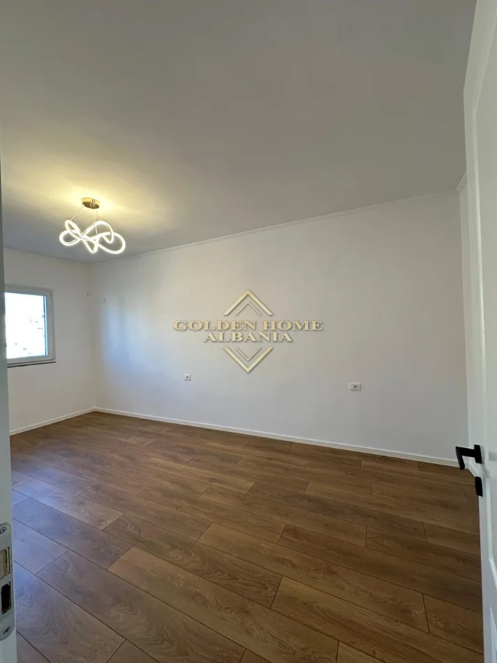 Tirane, shitet apartament , (Bulevardi Zogu i Pare)