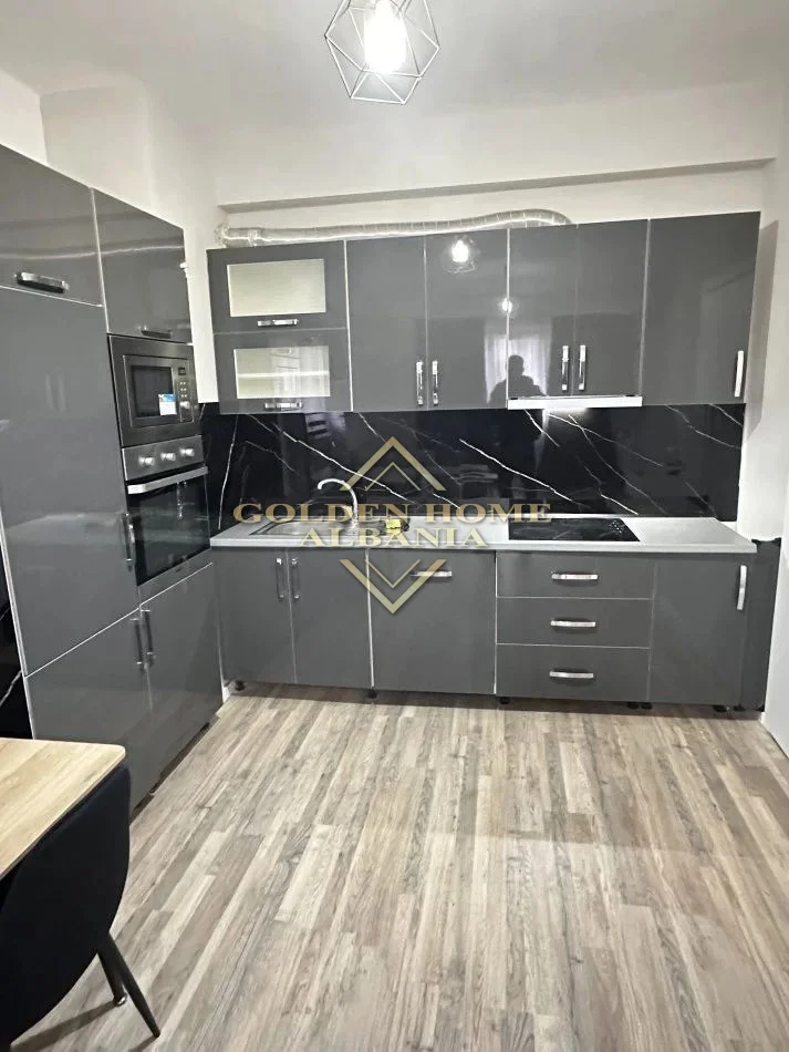 Tirane, jepet me qera apartament , 65 m² (astir)