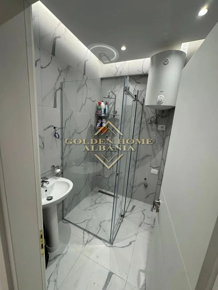 Tirane, jepet me qera 2+1 , 110 m² 740 € 