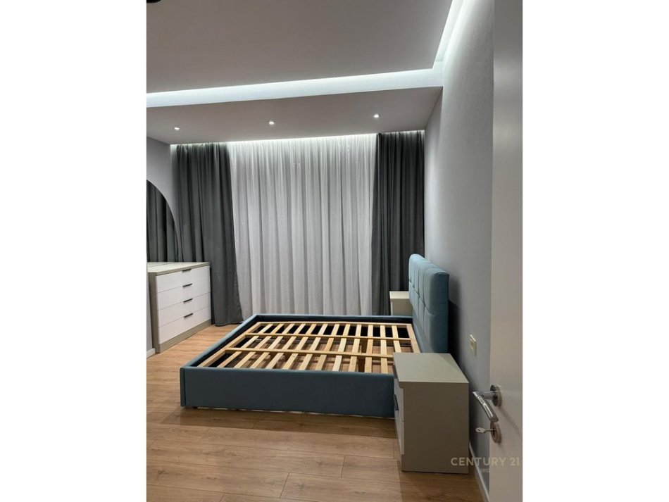 Tirane, jepet me qera apartament 2+1+Ballkon Kati 4, 104 m² 1.300 € (Mine Peza)