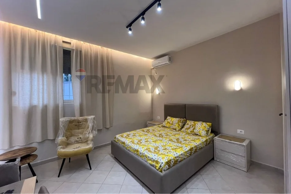 Tirane, jepet me qera apartament Studio Kati 1, 35 m² 400 € (RRUGA E DURRESIT)
