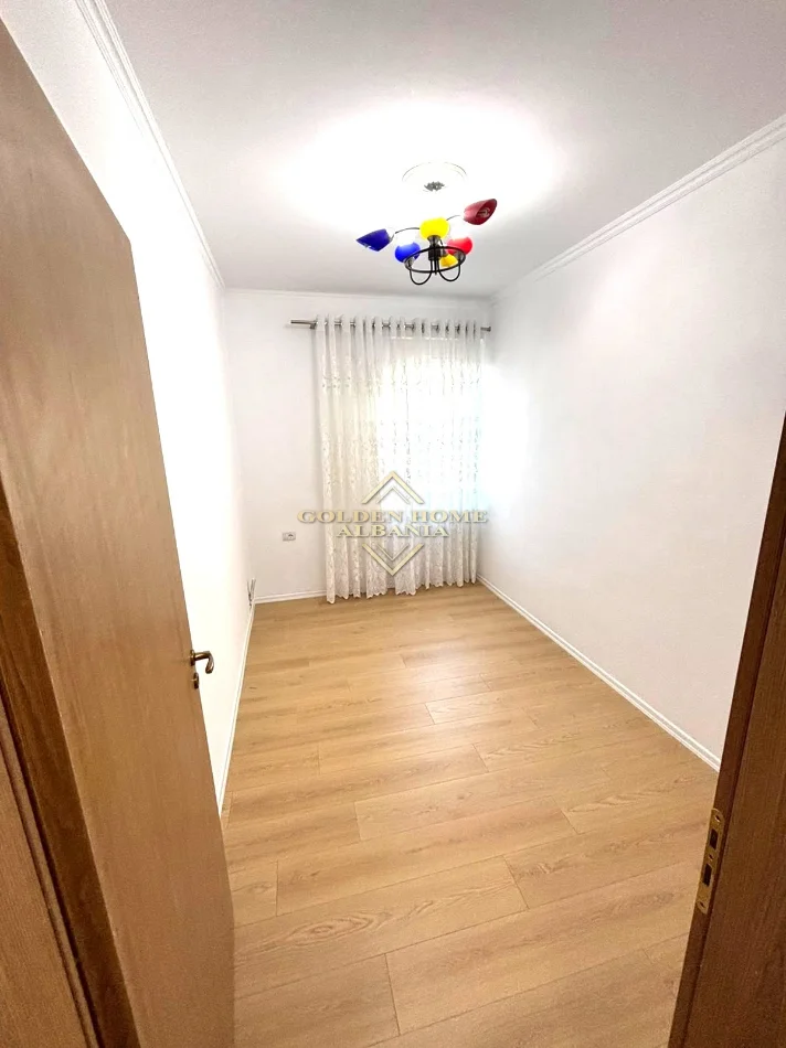 Tirane, shitet , 89 m² (fresk)