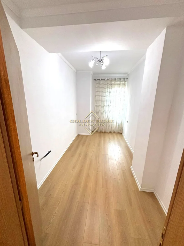 Tirane, shitet , 89 m² (fresk)