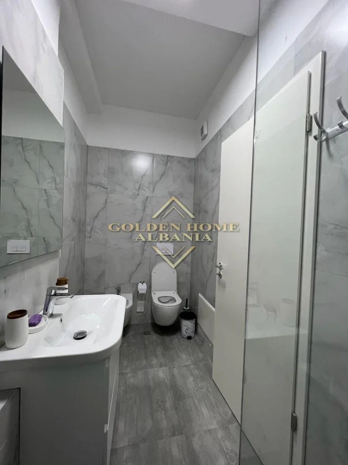 Tirane, jepet me qera apartament , 60 m² 