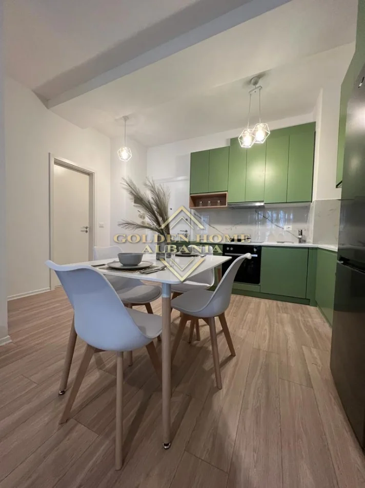 Tirane, jepet me qera apartament , 60 m² 