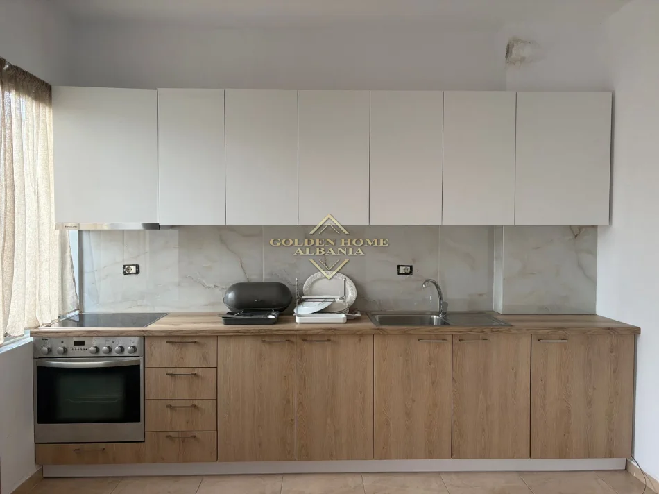 Tirane, jepet me qera apartament , 90 m² 