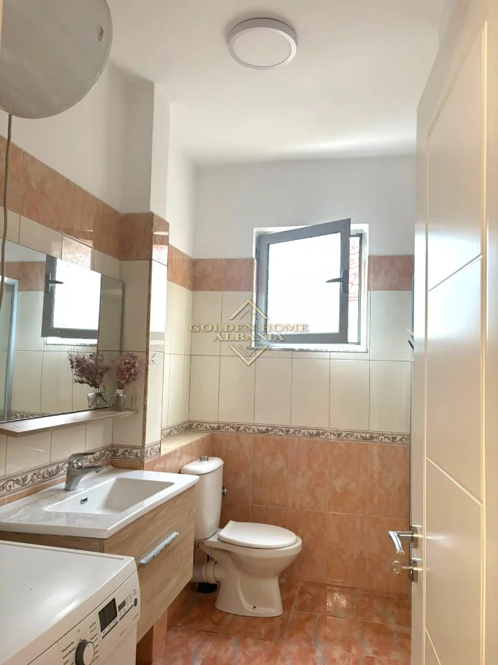 Tirane, jepet me qera apartament , 90 m² 
