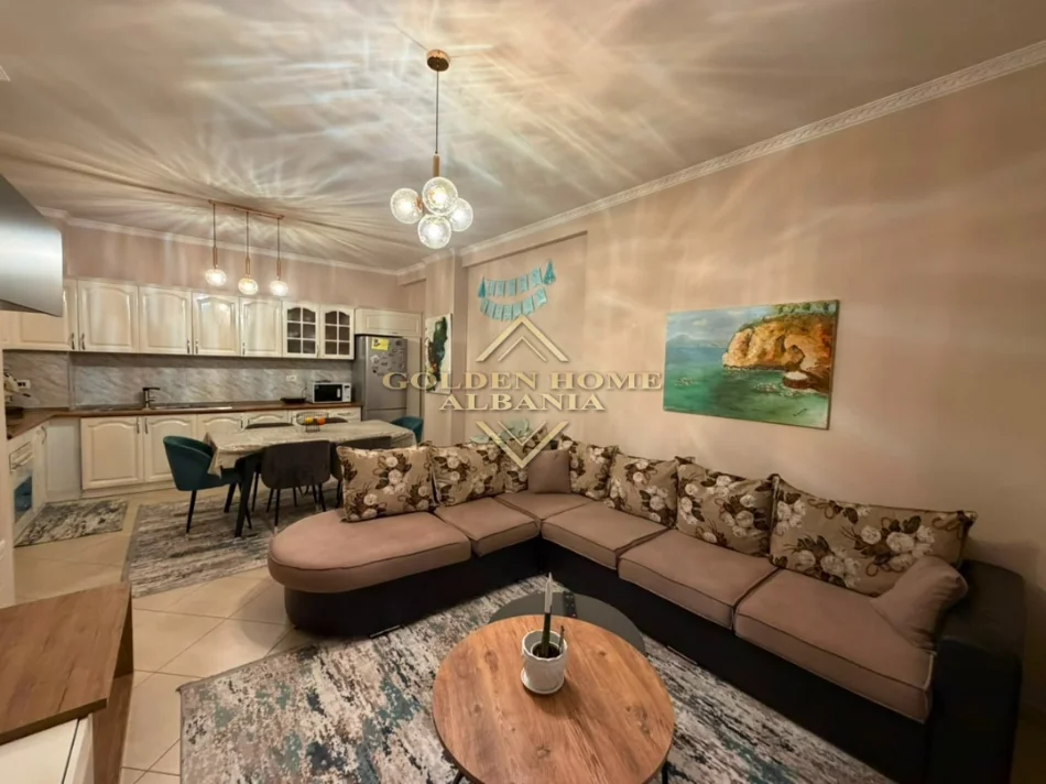 Tirane, shitet apartament , 99 m² (treshi)