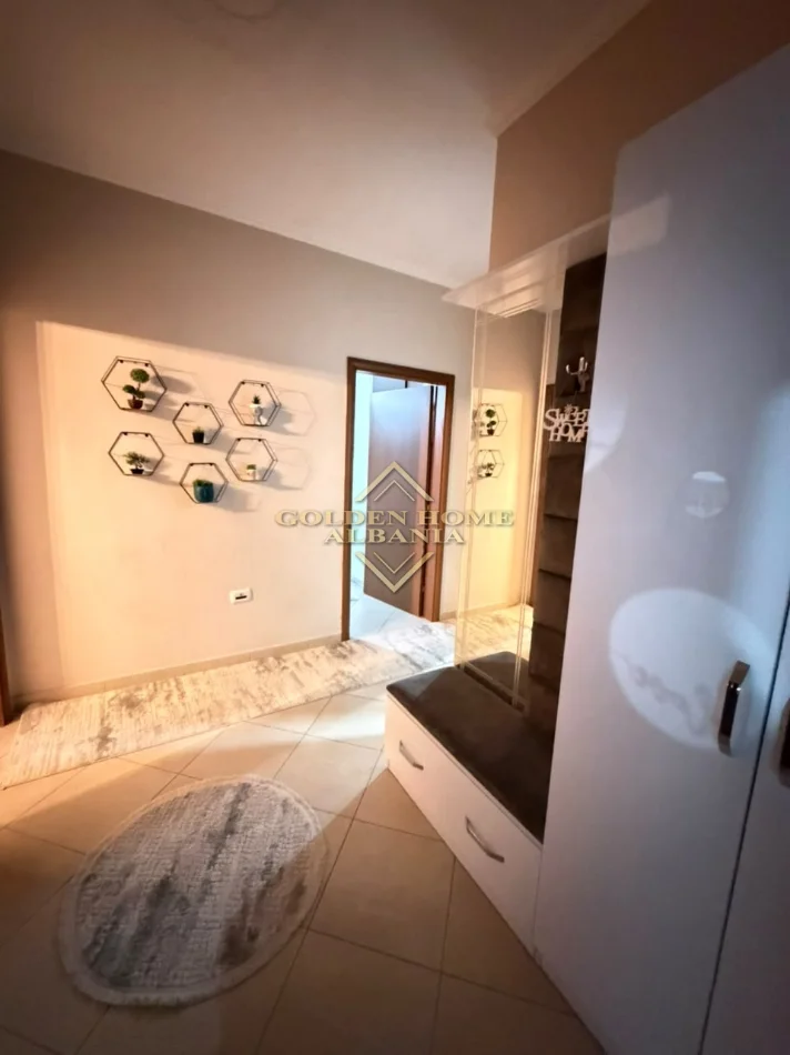 Tirane, shitet apartament , 99 m² (treshi)