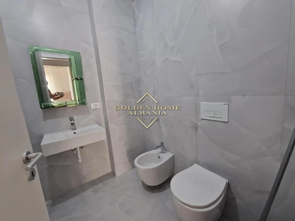 Tirane, jepet me qera apartament , 90 m² 