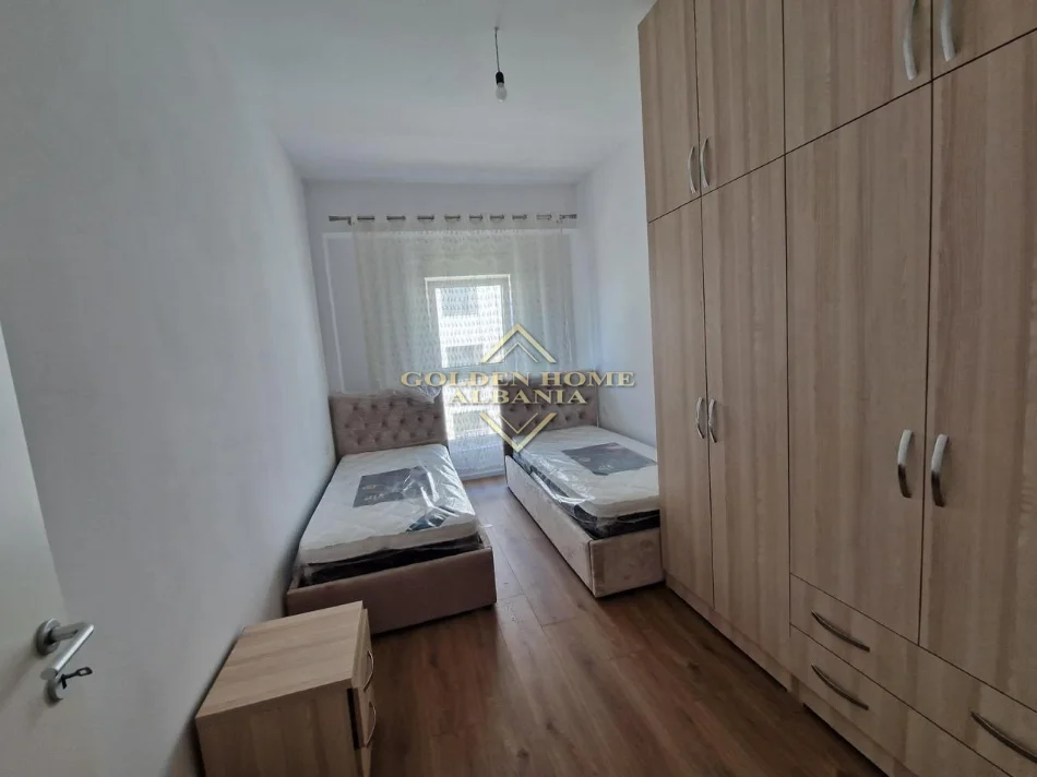 Tirane, jepet me qera apartament , 90 m² 