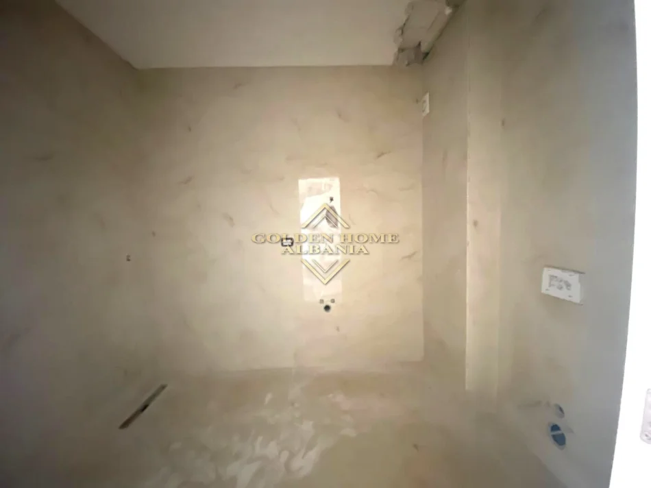 Tirane, shitet apartament Kati 9, 92 m² (fusha e aviacionit)