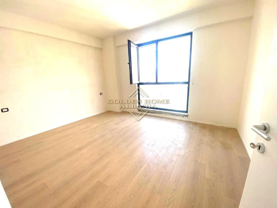 Tirane, shitet apartament Kati 9, 92 m² (fusha e aviacionit)