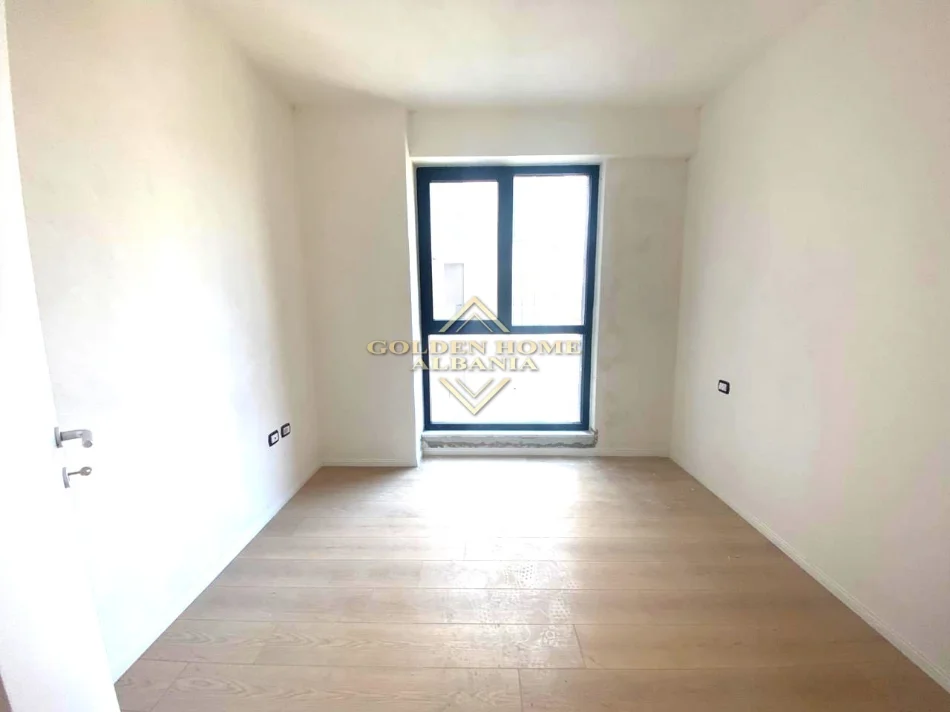 Tirane, shitet apartament Kati 9, 92 m² (fusha e aviacionit)
