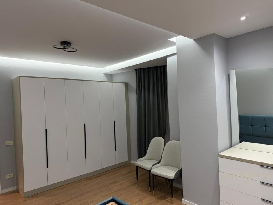 Tirane, jepet me qera apartament 2+1+Ballkon Kati 4, 104 m² 1.300 € (Mine Peza)