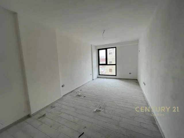 Tirane, shiten 2  garsoniere  Kati 5, 77 m² 79.400 Euro (Fusha e Aviacionit)