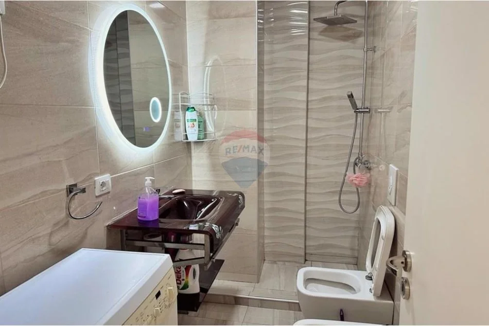 Tirane, jepet me qera apartament 1+1 Kati 5, 69 m² 730 € (Rruga Mihal Grameno)