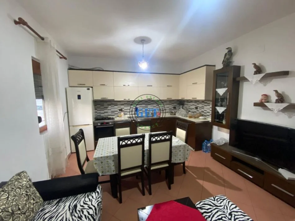 Durres, jepet me qera shtepi 1+1 Kati 2, 80 m² 300 € (galaktiku)