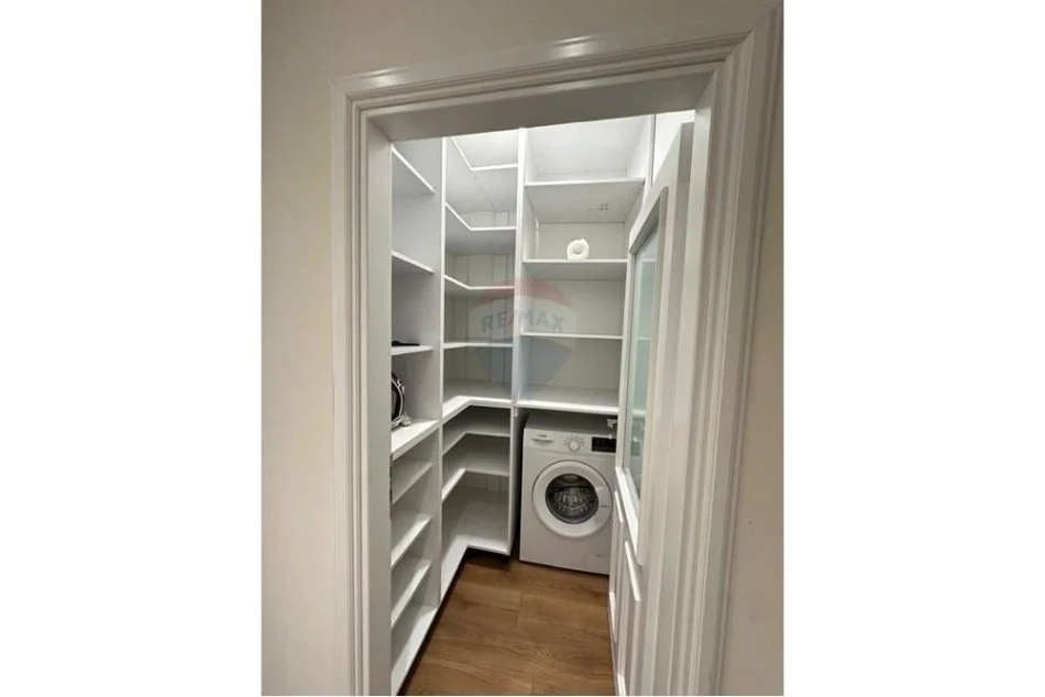 Tirane, jepet me qera apartament 2+1 , 70 m² 1.150 € (Garda)