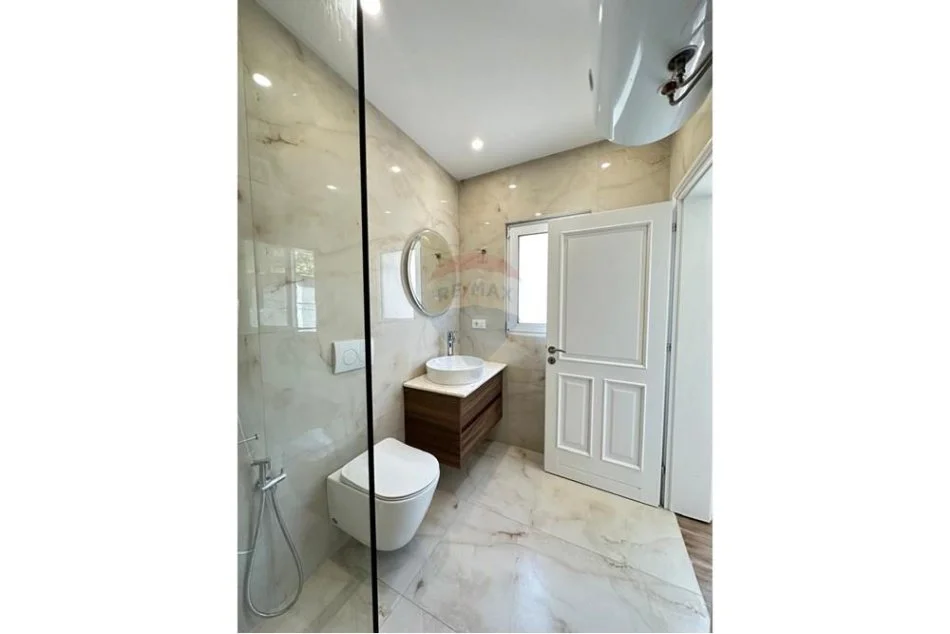 Tirane, jepet me qera apartament 2+1 , 70 m² 1.150 € (Garda)