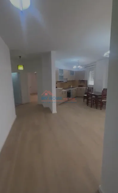Tirane, jepet me qera zyre Kati 2, 120 m² 900 € (Garda)