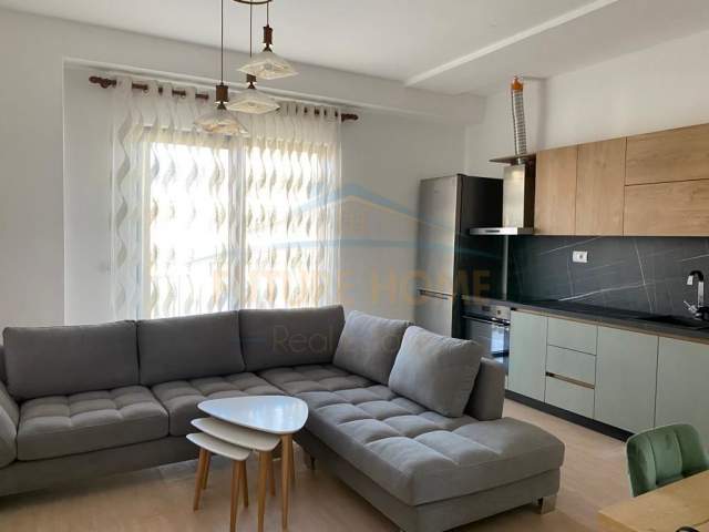 Tirane, jepet me qera apartament 2+1 Kati 4, 124 m² 1.000 Euro (Rruga e Kavajes)