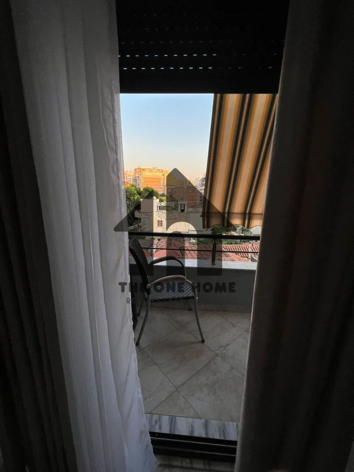 Tirane, jepet me qera garsonier 1+1 Kati 3, 50 m² 500 € (Rr Barrikadave)