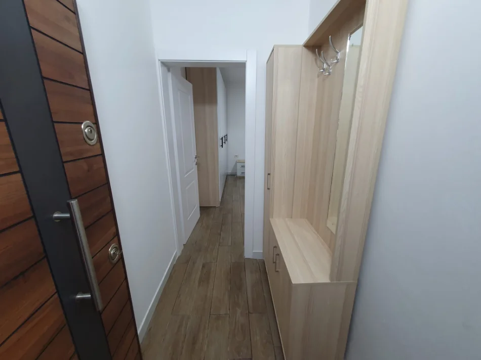 Tirane, jepet me qera garsonier 1+1 Kati 4, 42 m² 450 € (ne rrugen Naim Frasheri pas Ambasades kineze Tirane.)