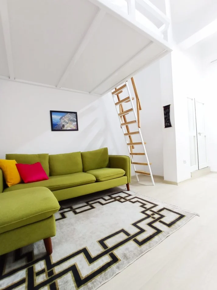 Tirane, jepet me qera apartament 1+1 Kati 2, 50 m² 550 € (Shkolla - Petro Nini)