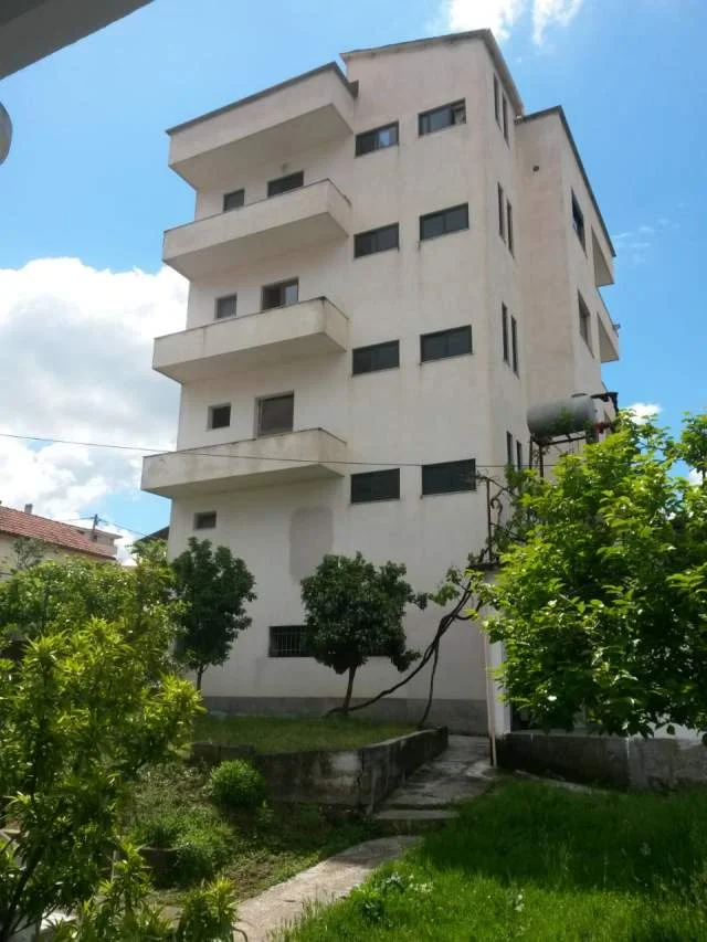 Tirane, jap me qera garsonier 1+1 Kati 1, 33 m² 350 euro (Todi Shkurti)