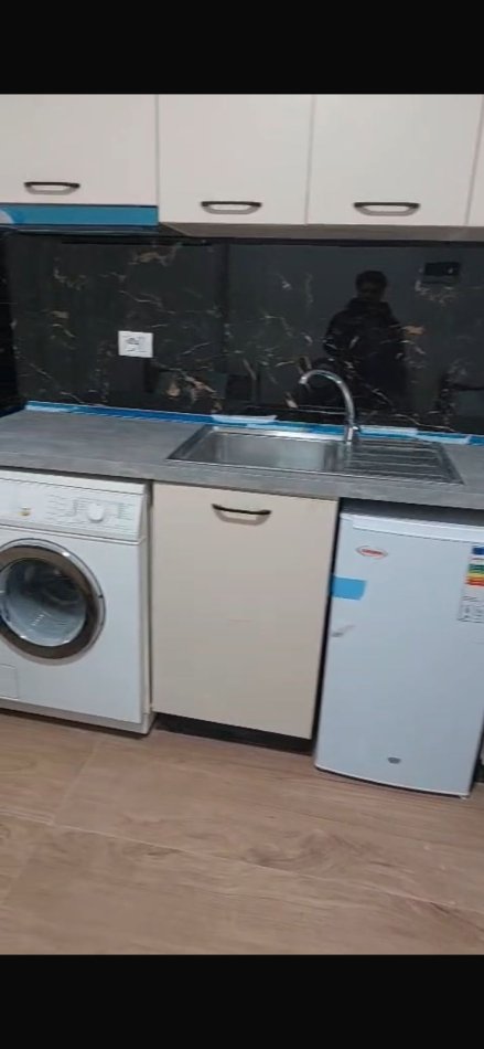 Tirane, jepet me qera 1+1 Kati 0, 27 m² 300 € 