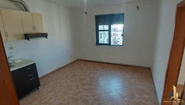 Tirane, shitet garsonier Kati 8, 34 m² 40.800 Euro (Rruga 5 Maj)