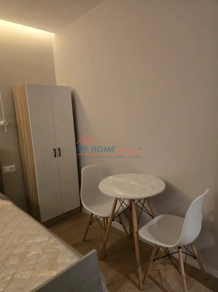Tirane, jepet me qera garsonier 1+1 Kati 4, 25 m² 400 € (Rruga Bardhyl)