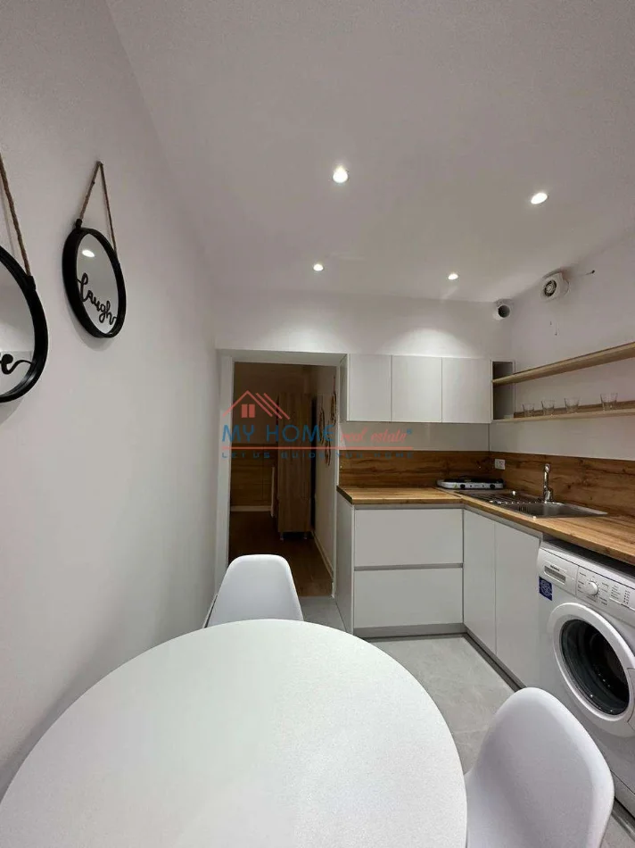 Tirane, jepet me qera apartament 1+1 Kati 3, 40 m² 600 € (Rruga e Durresit)