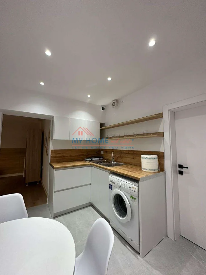 Tirane, jepet me qera apartament 1+1 Kati 3, 40 m² 600 € (Rruga e Durresit)