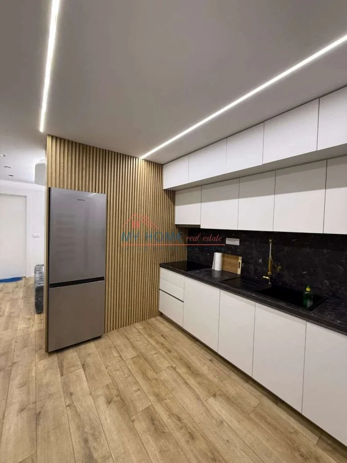 Tirane, jepet me qera garsonier 1+1 Kati 1, 40 m² 570 € 